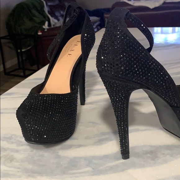 Heels - Picture 2 of 2